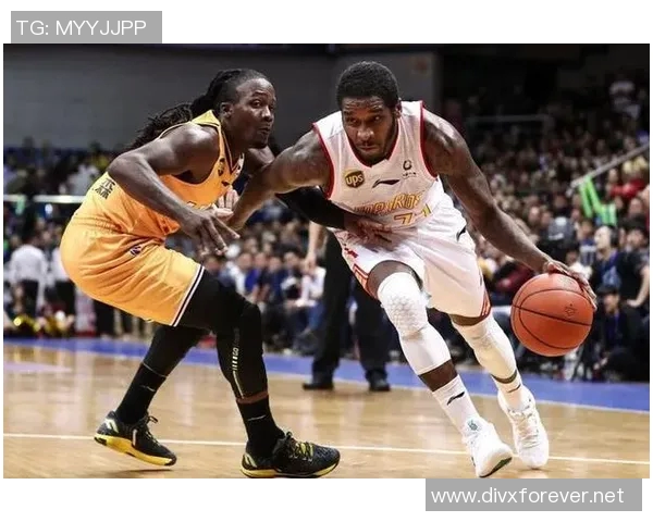 北京羽毛球队以56分稳居大师赛积分榜首位展现强劲实力