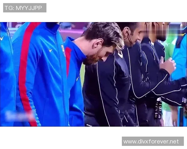 足球巨星携子共进晚餐温馨时刻展现家庭幸福生活 足球巨星携子共进晚餐温馨时刻展现家庭幸福生活