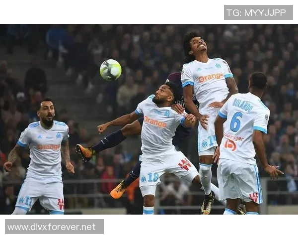 足球明星中文加油图片展现激情与梦想激励年轻球员奋勇争先的力量与信念 足球明星中文加油图片展现激情与梦想激励年轻球员奋勇争先的力量与信念