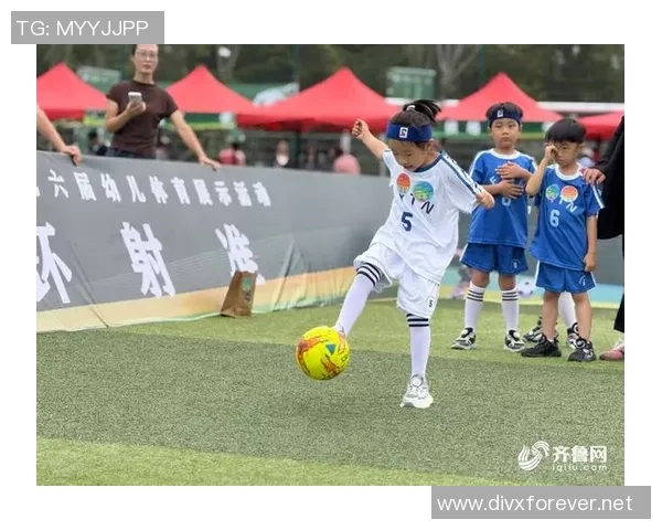 足球明星后代踢球精彩瞬间视频合集展现未来足球新星风采 足球明星后代踢球精彩瞬间视频合集展现未来足球新星风采