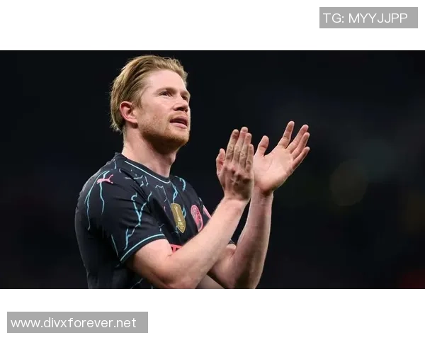 高大足球明星的传奇人生与场上风采的完美结合